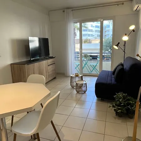 Juan Les Pins Sea View In The Heart Of Town With Its Merchants *